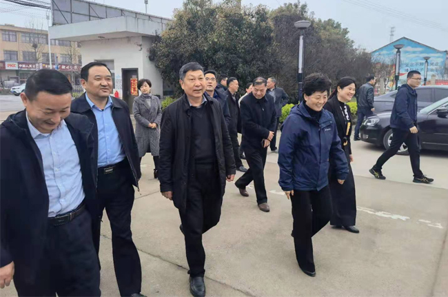 3月16日上午,省人社厅二级巡视员刘瑞奇一行到我县督查调研人社系统